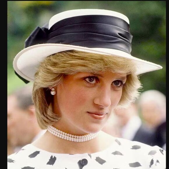 VNTG Theatrical Glamourous Flat Crown Veil Overlay Woven Straw-like Boater Hat